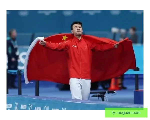 宁忠岩翻越乔丹之巅风景尽收眼底